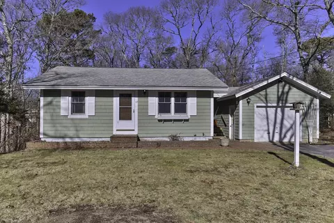 22 Wedgewood Dr, Falmouth, MA 02536