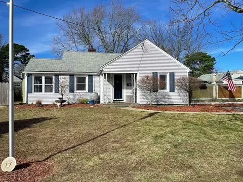 32 Powhatan Rd, Yarmouth, MA 02664