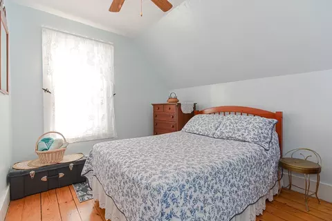 Bedroom - 541 Washington St, Gloucester, MA 01930 photo 6 of 8