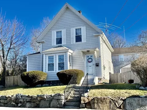 Exterior - 541 Washington St, Gloucester, MA 01930 photo 2 of 6