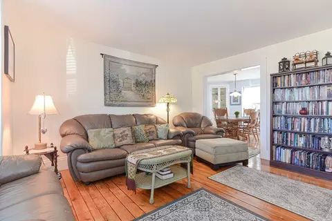Living - 541 Washington St, Gloucester, MA 01930 photo 2 of 6