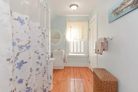 Bath - 541 Washington St, Gloucester, MA 01930 photo 4 of 6