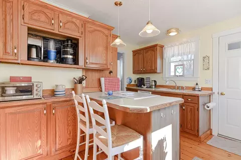 Kitchen - 541 Washington St, Gloucester, MA 01930 photo 3 of 7