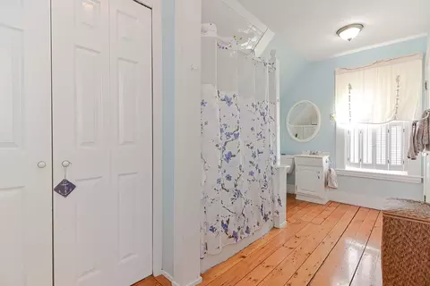 Bath - 541 Washington St, Gloucester, MA 01930 photo 1 of 6