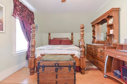 Bedroom - 541 Washington St, Gloucester, MA 01930 photo 2 of 8