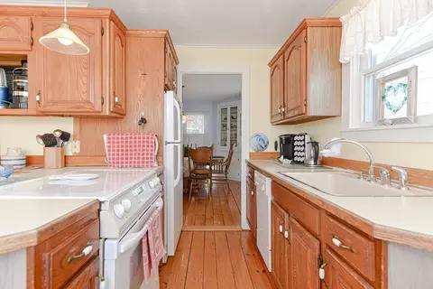 Kitchen - 541 Washington St, Gloucester, MA 01930 photo 5 of 7