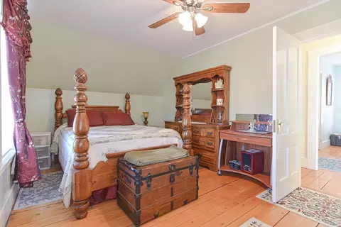 Bedroom - 541 Washington St, Gloucester, MA 01930 photo 4 of 8
