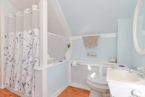 Bath - 541 Washington St, Gloucester, MA 01930 photo 6 of 6