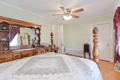 Bedroom - 541 Washington St, Gloucester, MA 01930 photo 3 of 8