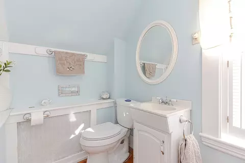 Bath - 541 Washington St, Gloucester, MA 01930 photo 3 of 6