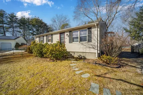 24 Kathleen St, Springfield, MA 01119