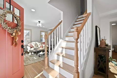 11 Hartford Rd, Worcester, MA 01606