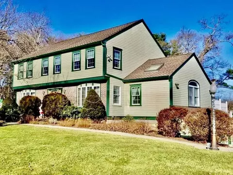 78 Bernard Cir, Abington, MA 02351