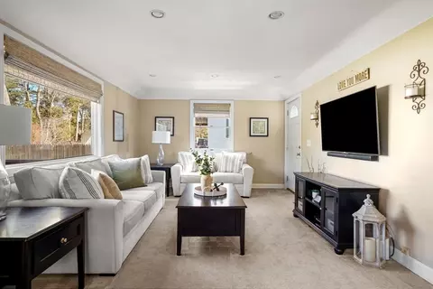 Living - 10 Audrea Rd, Framingham, MA 01701 photo 3 of 4