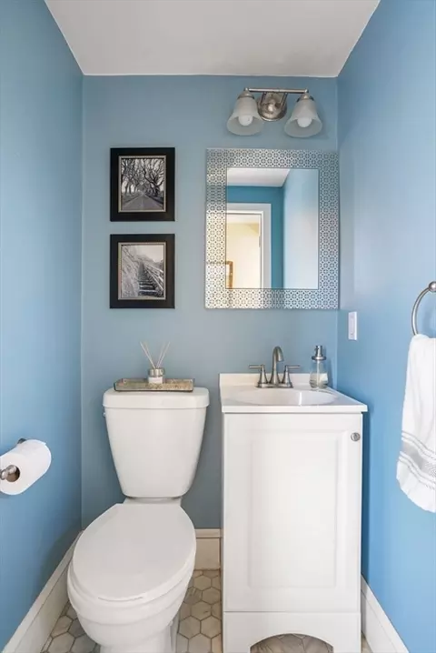 Bath - 10 Audrea Rd, Framingham, MA 01701 photo 1 of 3