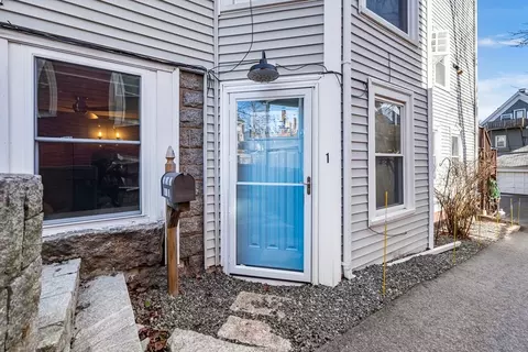 25 Elm St #1, Gloucester, MA 01930 photo 2