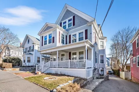 25 Elm St #1, Gloucester, MA 01930