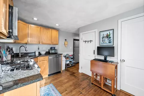 25 Elm St #1, Gloucester, MA 01930 photo 4