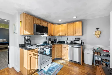 25 Elm St #1, Gloucester, MA 01930 photo 3