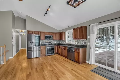 535 Clark St, Gardner, MA 01440 photo 5