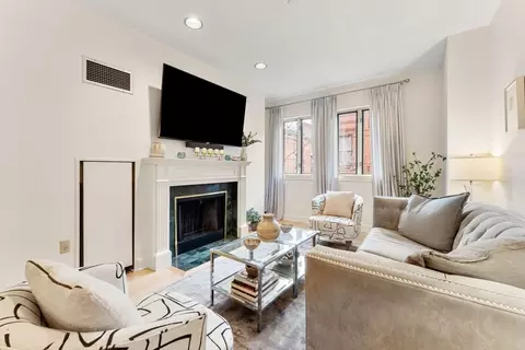 2 Clarendon St #404, Boston, MA 02116