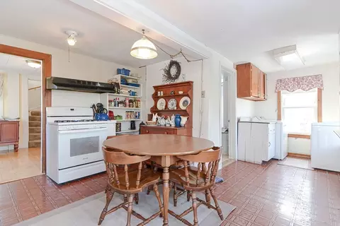 18 Swan St, Beverly, MA 01915 photo 6