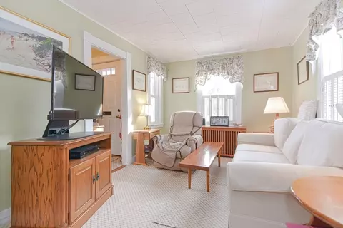 18 Swan St, Beverly, MA 01915 photo 5