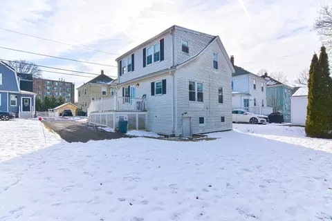 18 Swan St, Beverly, MA 01915 photo 3