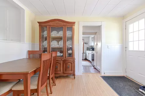 18 Swan St, Beverly, MA 01915 photo 4
