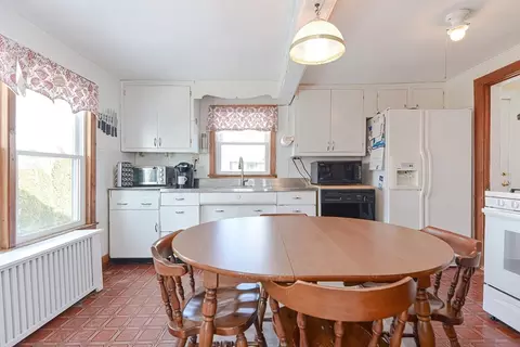 18 Swan St, Beverly, MA 01915 photo 7