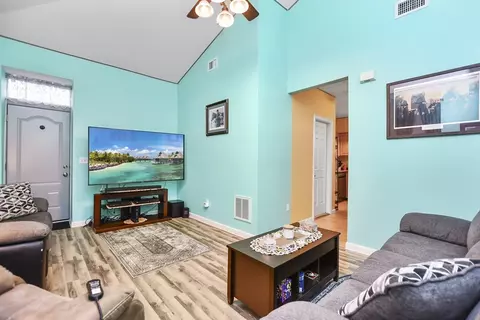Living - 138 Beattie St #2, Fall River, MA 02723 photo 4 of 9