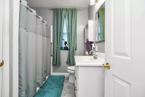 Bath - 138 Beattie St #2, Fall River, MA 02723 photo 1 of 1