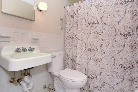 Bath - 95 Ashcroft St, Dedham, MA 02026 photo 1 of 2