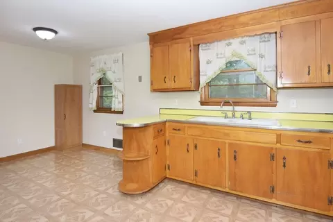 Kitchen - 95 Ashcroft St, Dedham, MA 02026 photo 2 of 6