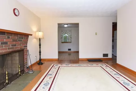 Living - 95 Ashcroft St, Dedham, MA 02026 photo 2 of 5