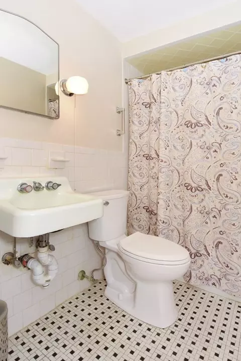 Bath - 95 Ashcroft St, Dedham, MA 02026 photo 2 of 2
