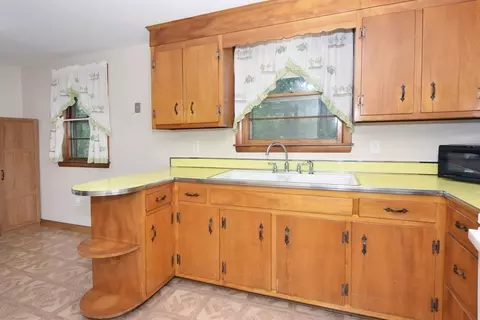 Kitchen - 95 Ashcroft St, Dedham, MA 02026 photo 4 of 6