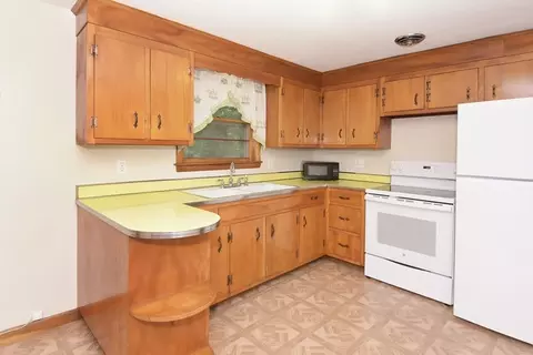 Kitchen - 95 Ashcroft St, Dedham, MA 02026 photo 3 of 6