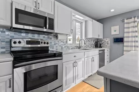 Kitchen - 39 Beverly Dr, Georgetown, MA 01833 photo 4 of 5