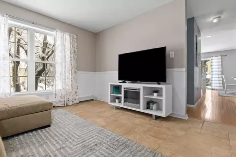 Living - 39 Beverly Dr, Georgetown, MA 01833 photo 2 of 4
