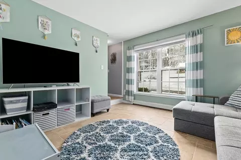 Living - 39 Beverly Dr, Georgetown, MA 01833 photo 3 of 4