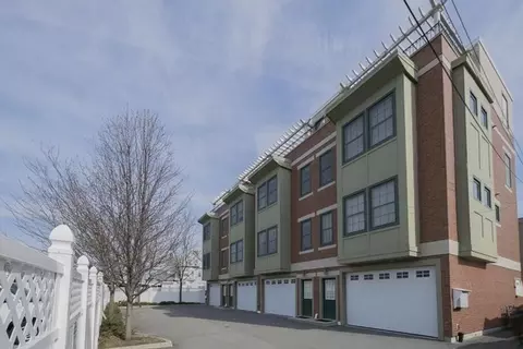 115 Albion St #2, Wakefield, MA 01880