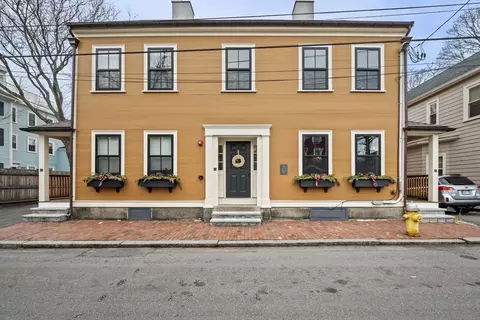 12 Mall St #B, Salem, MA 01970