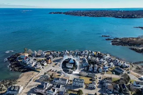 14 Cheval Ave, Salem, MA 01970