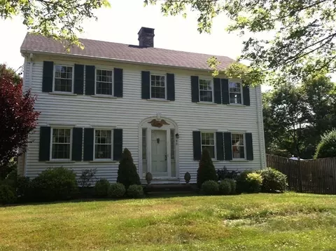 90 School St, Groveland, MA 01834