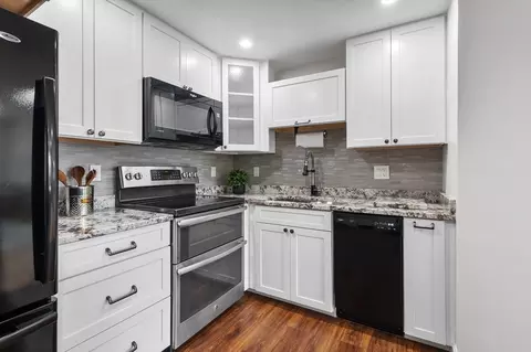 Kitchen - 34 Bayview Ter #10, Danvers, MA 01923 photo 4 of 7