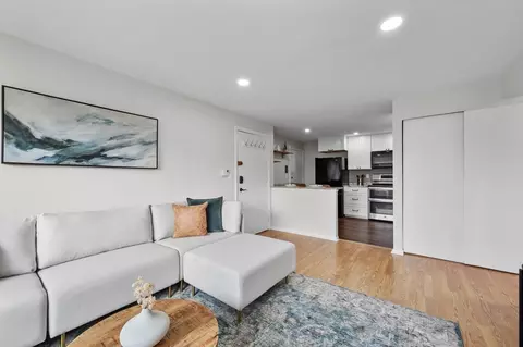 Living - 34 Bayview Ter #10, Danvers, MA 01923 photo 3 of 4