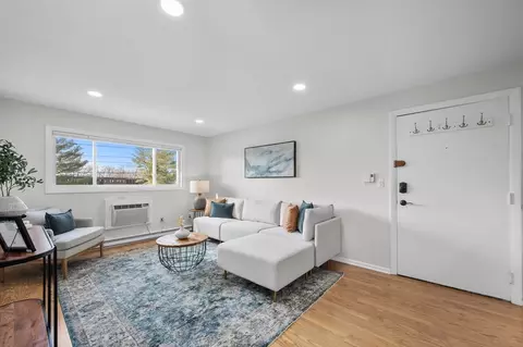 Living - 34 Bayview Ter #10, Danvers, MA 01923 photo 2 of 4