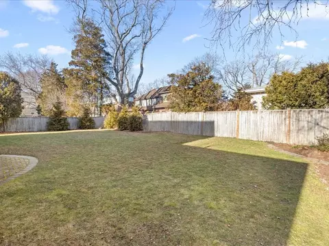 Exterior - 25 Pickwick Rd, Marblehead, MA 01945 photo 4 of 13