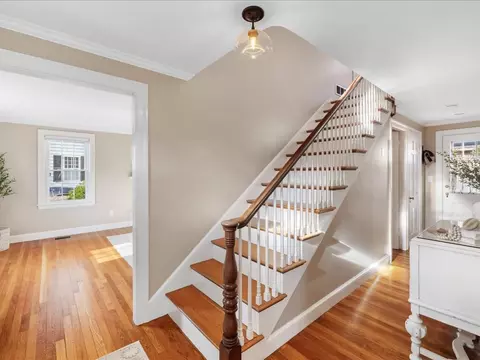 Entry Way - 25 Pickwick Rd, Marblehead, MA 01945 photo 2 of 3
